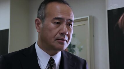 Mature Yuna Shiina in Decensored Office Creampie