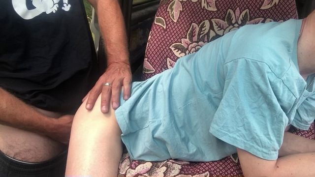 Extreme anal fuck with hairy daddy in car