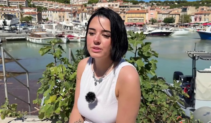 Young French Amateur's Intimate Encounter