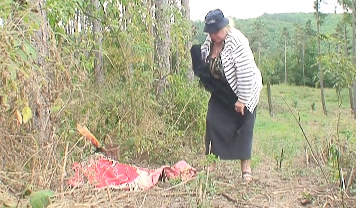 Granny Milena's Outdoor Adventure: Mature Fun