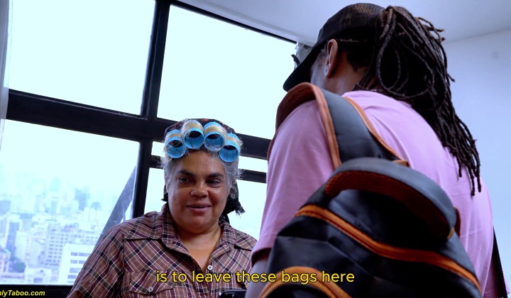 grand mere laide avec un gros ventre et de gros seins affaisses se fait baiser par sa bite noire toy 4k  ?