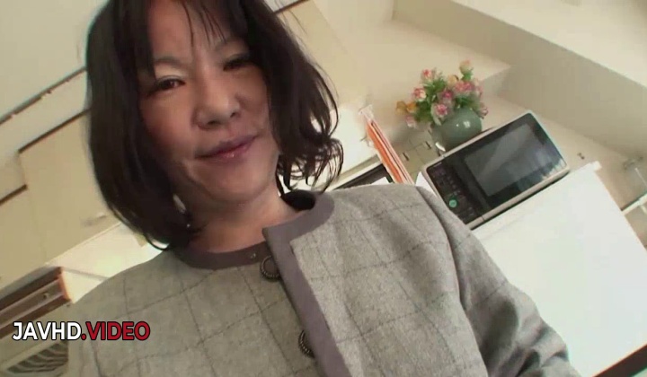 Mature Japanese Woman Enjoys Vibrator Pleasure