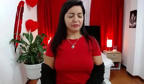 Latina MILF with Natural Big Boobs on Webcam