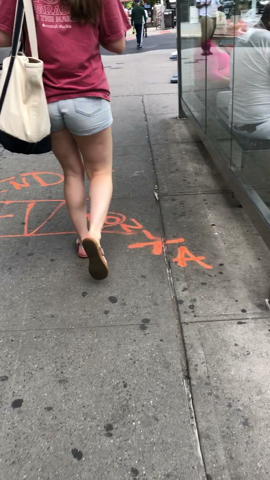 Sexy Legs in Shorts – No Panties Show