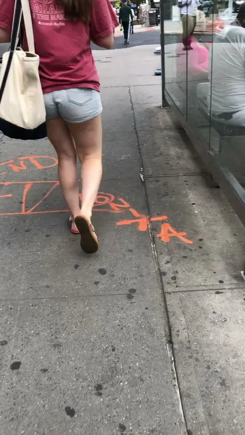 Sexy Legs in Shorts – No Panties Show