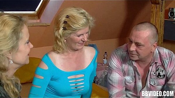 Mature German Women in Threesome Action