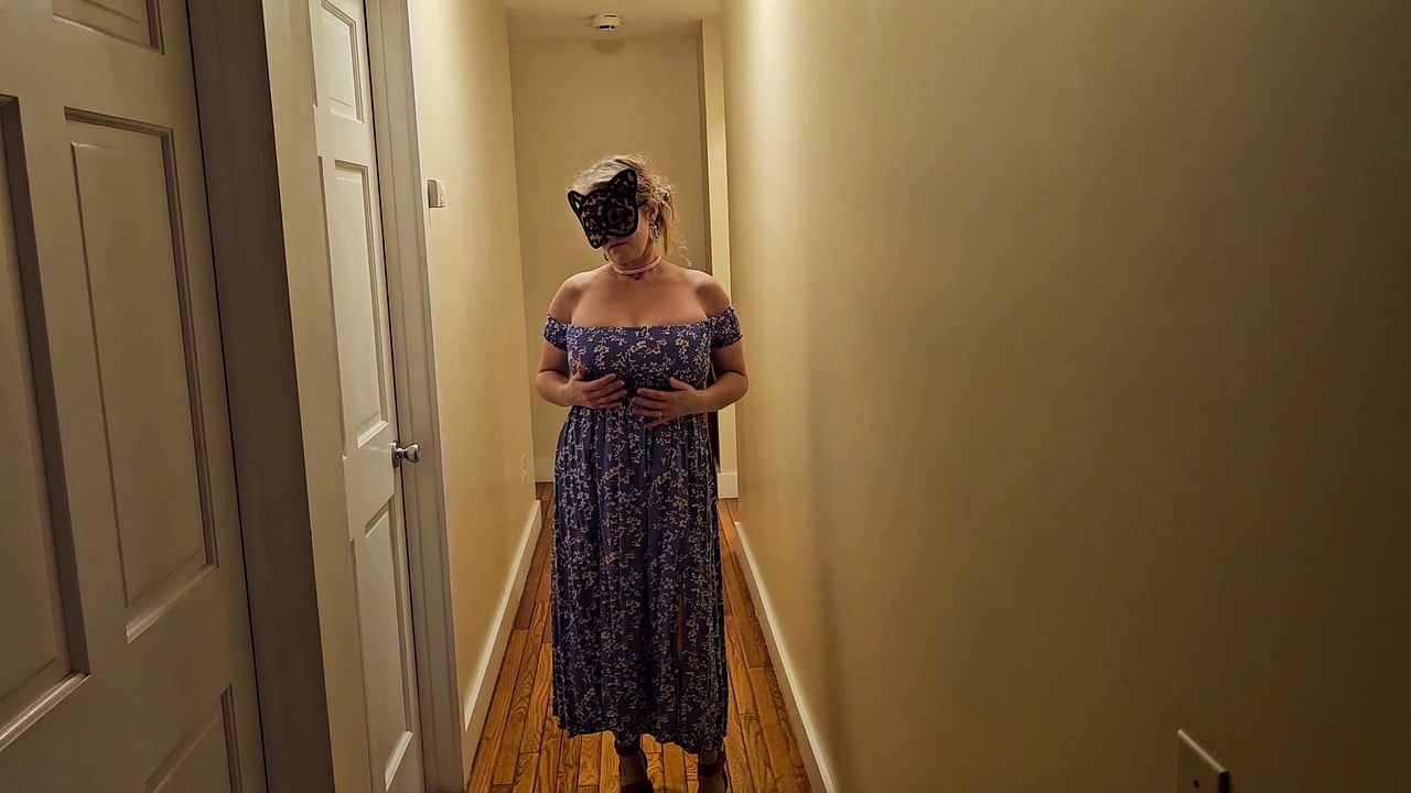 MILF Mommy Shows Off Her Voluptuous Figure