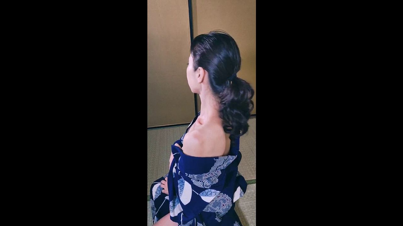 Mature Beauty in Blue: A Stunning Visual Treat