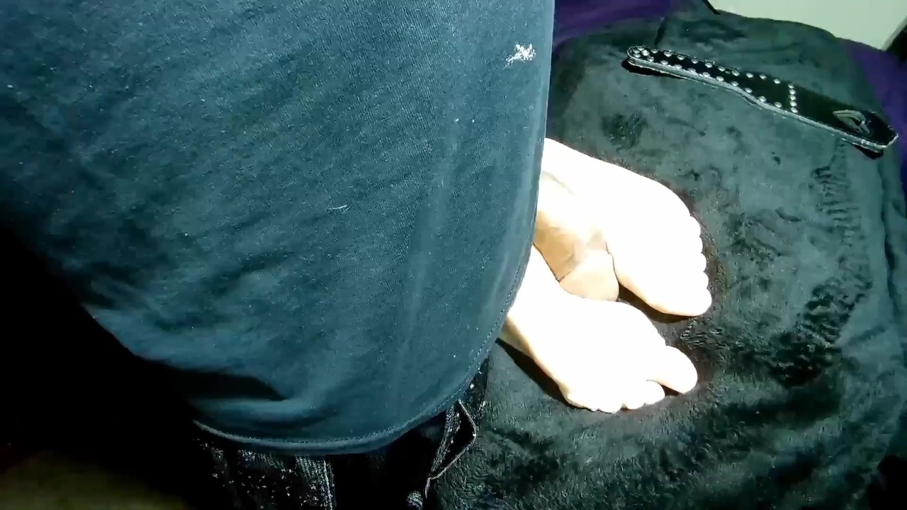 Mature Seductress Gives a Teasing Footjob