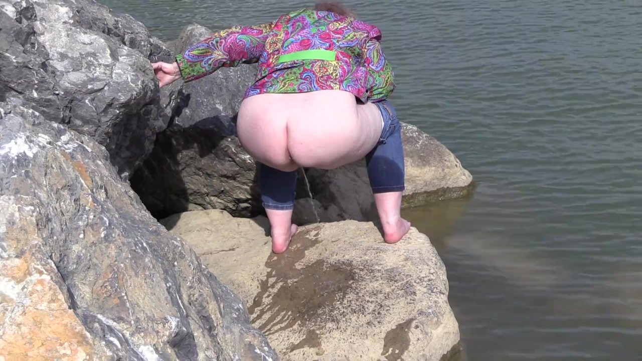 Mature Voyeur Scene: Pissing Behind Rocks
