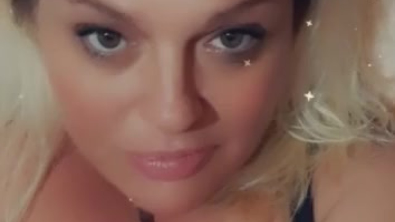 Mature Seductress Invites You to Play with Me