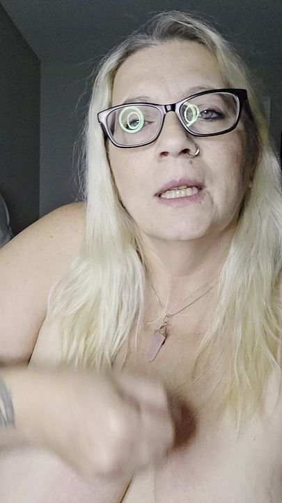 JOI with a countdown cum for Milfy