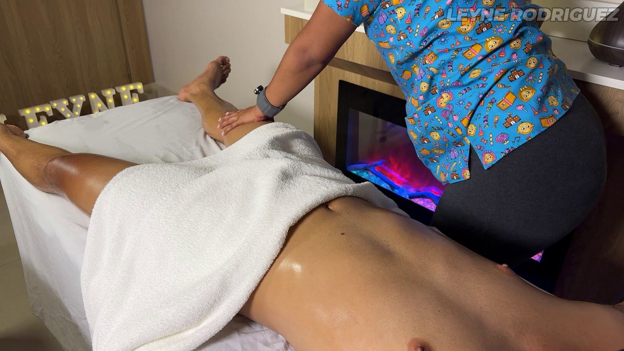 Leyne Rodriguez: Real Amateur Oiled Massage for a Colombian Guy (1080p60 Smooth Motion)